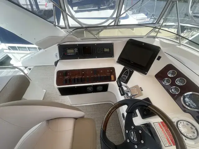 Sea Ray 440 Express Bridge