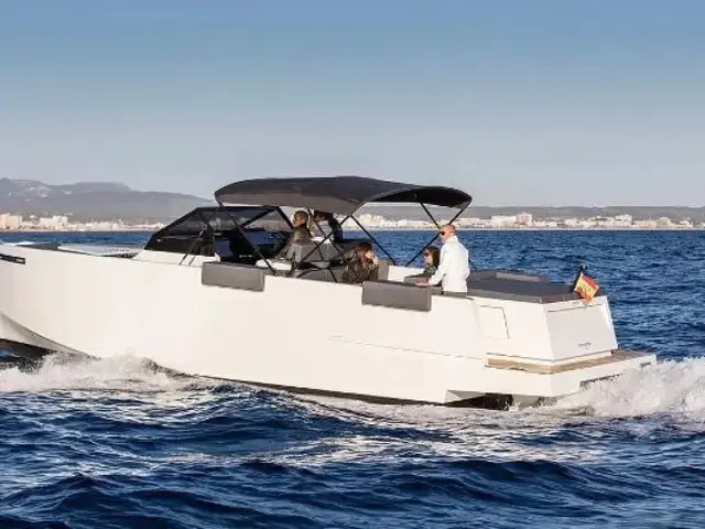 De Antonio Yachts D34 Open