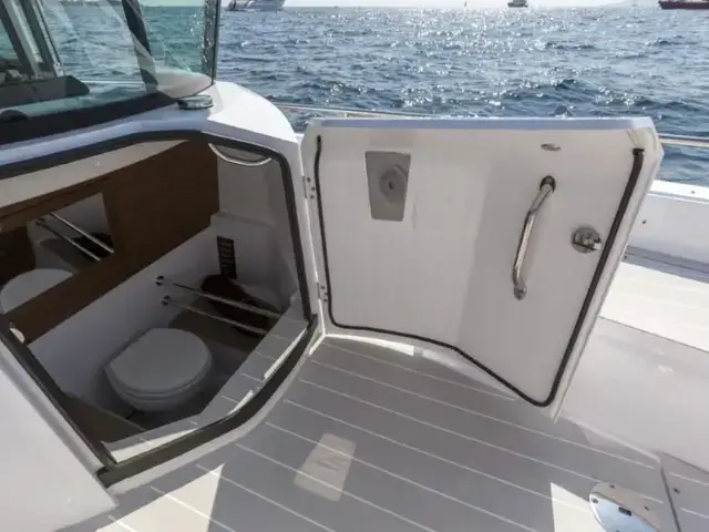 Axopar 28 Cabin