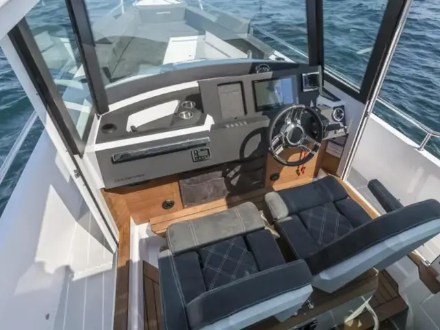 Axopar 28 Cabin