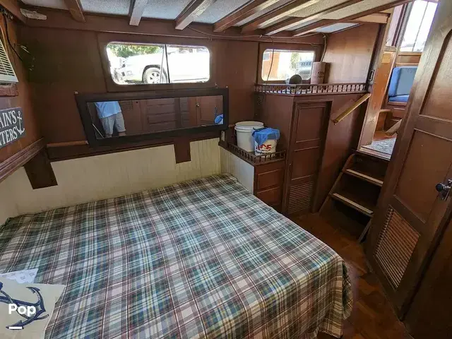 Trader 40 Double Cabin