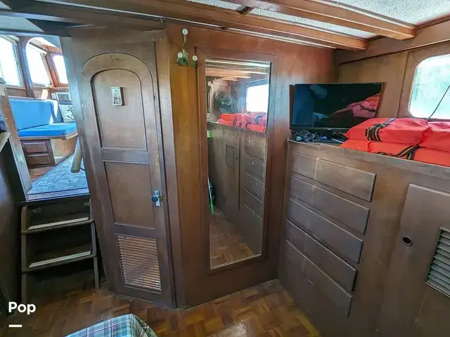 Trader 40 Double Cabin