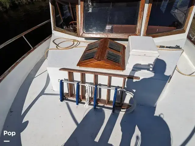 Trader 40 Double Cabin