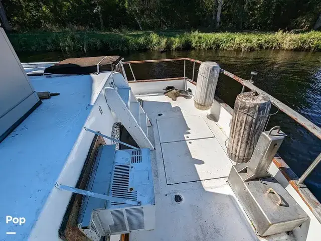 Trader 40 Double Cabin