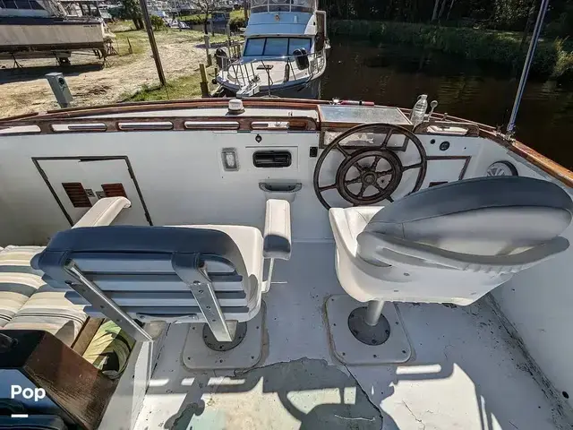 Trader 40 Double Cabin