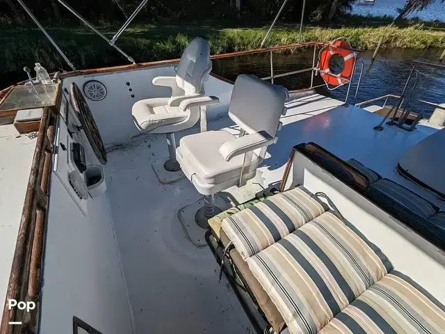 Trader 40 Double Cabin