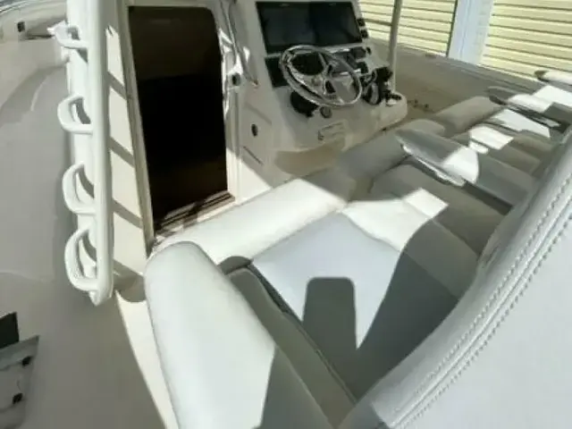 Boston Whaler 370 Outrage