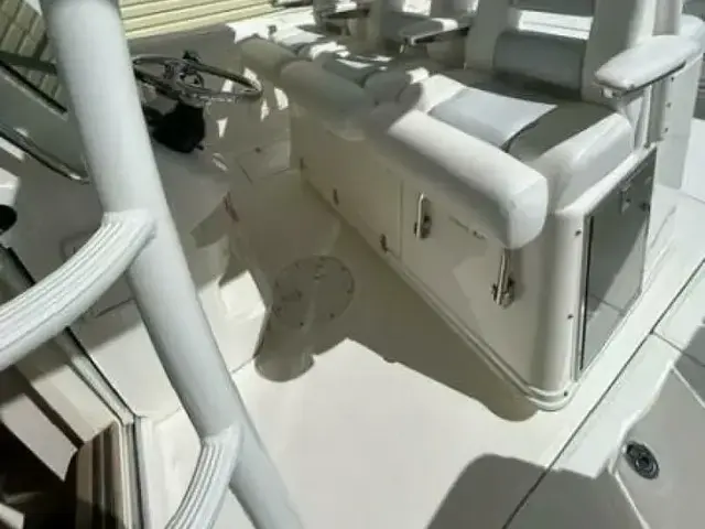 Boston Whaler 370 Outrage