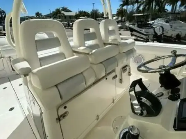 Boston Whaler 370 Outrage