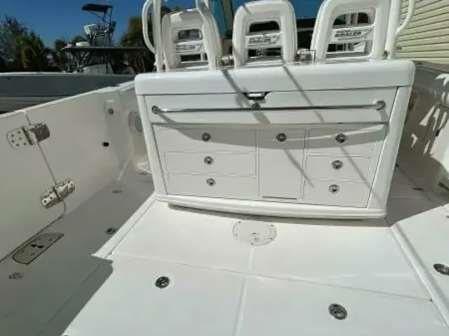 Boston Whaler 370 Outrage