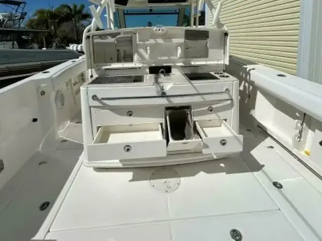 Boston Whaler 370 Outrage