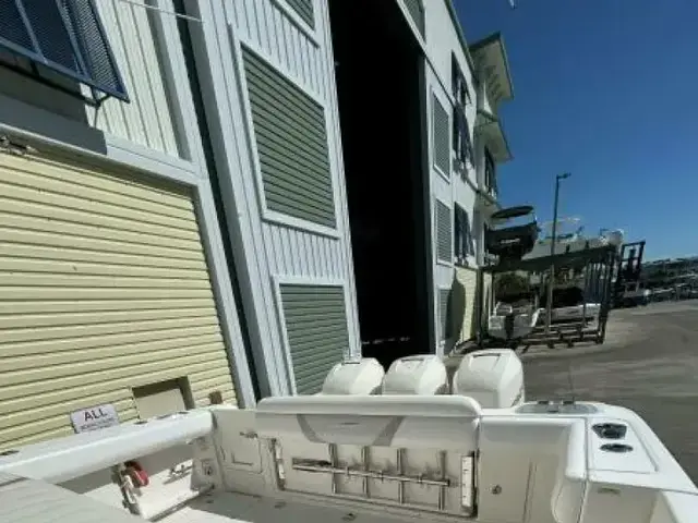 Boston Whaler 370 Outrage