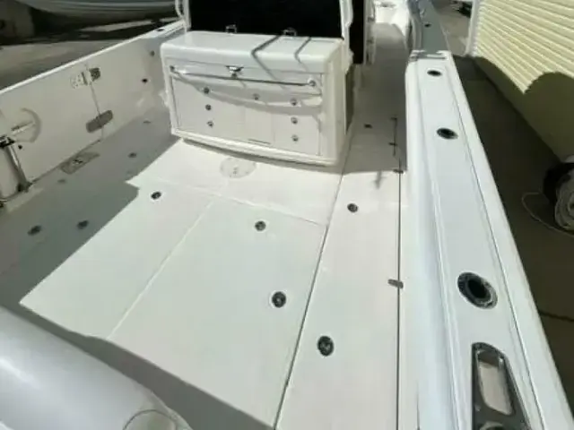 Boston Whaler 370 Outrage