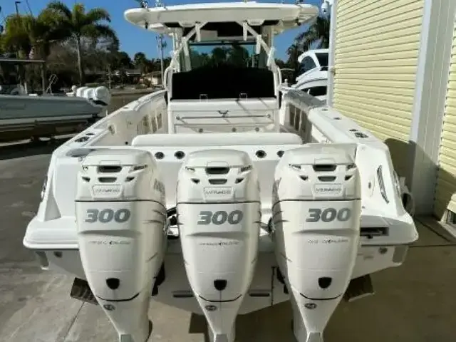 Boston Whaler 370 Outrage