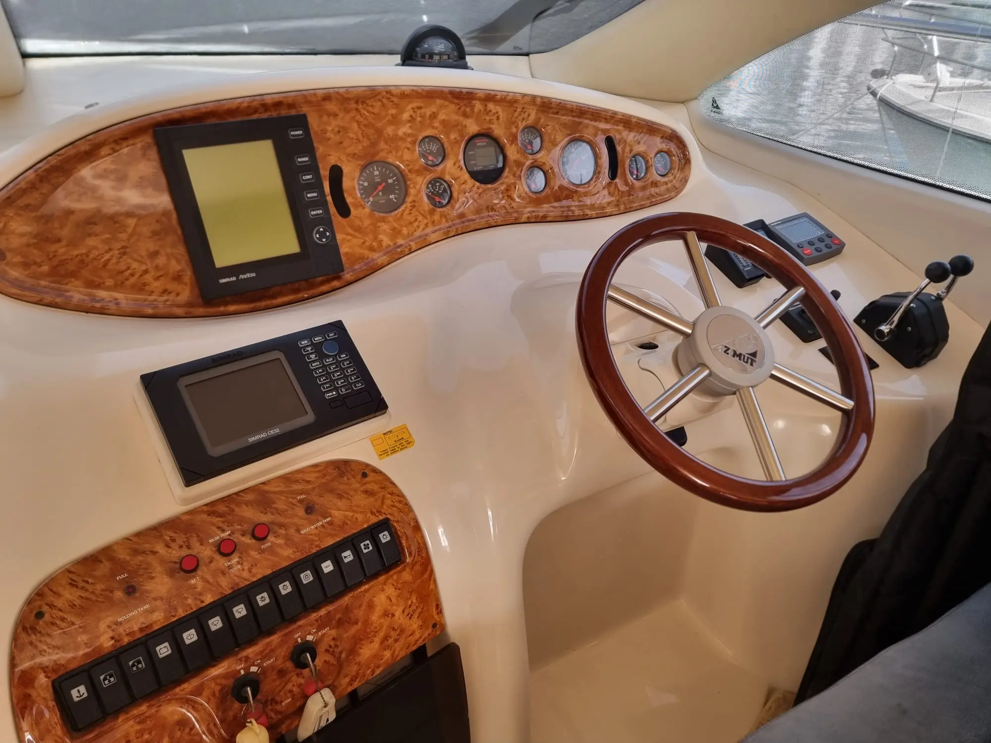 1999 Azimut 39