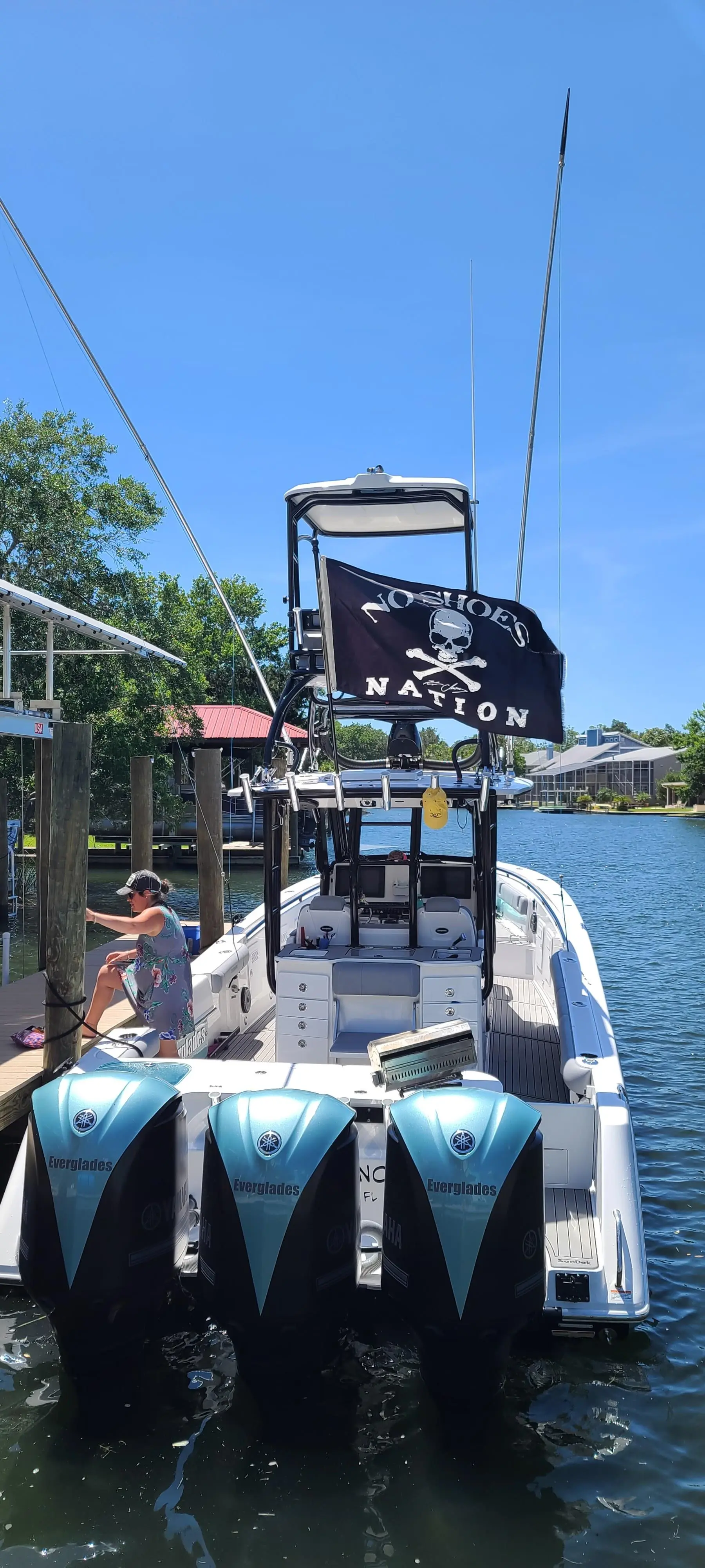 2018 Everglades Boats 35'