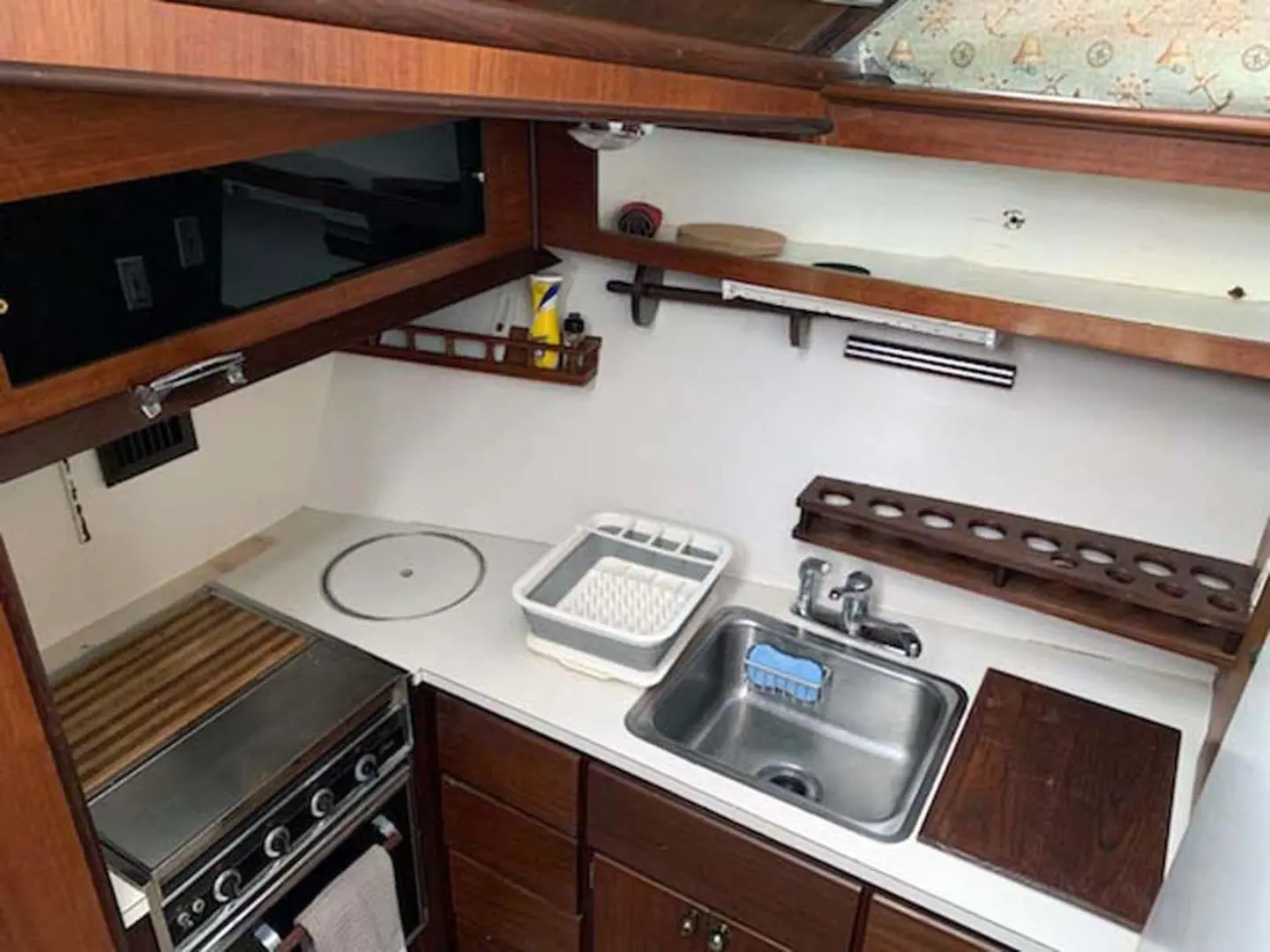 1970 Hatteras tri-cabin