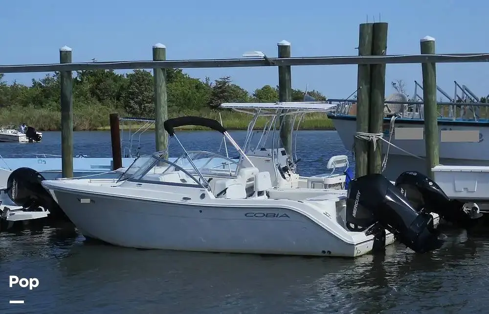 Cobia Boats 220 DC