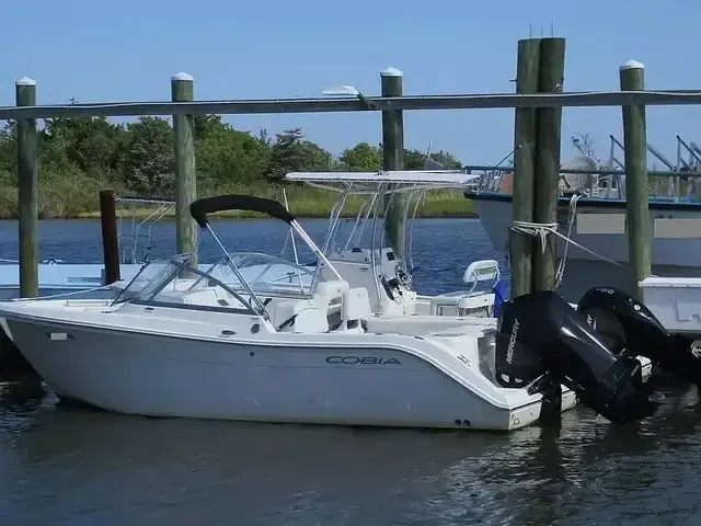 Cobia Boats 220 DC