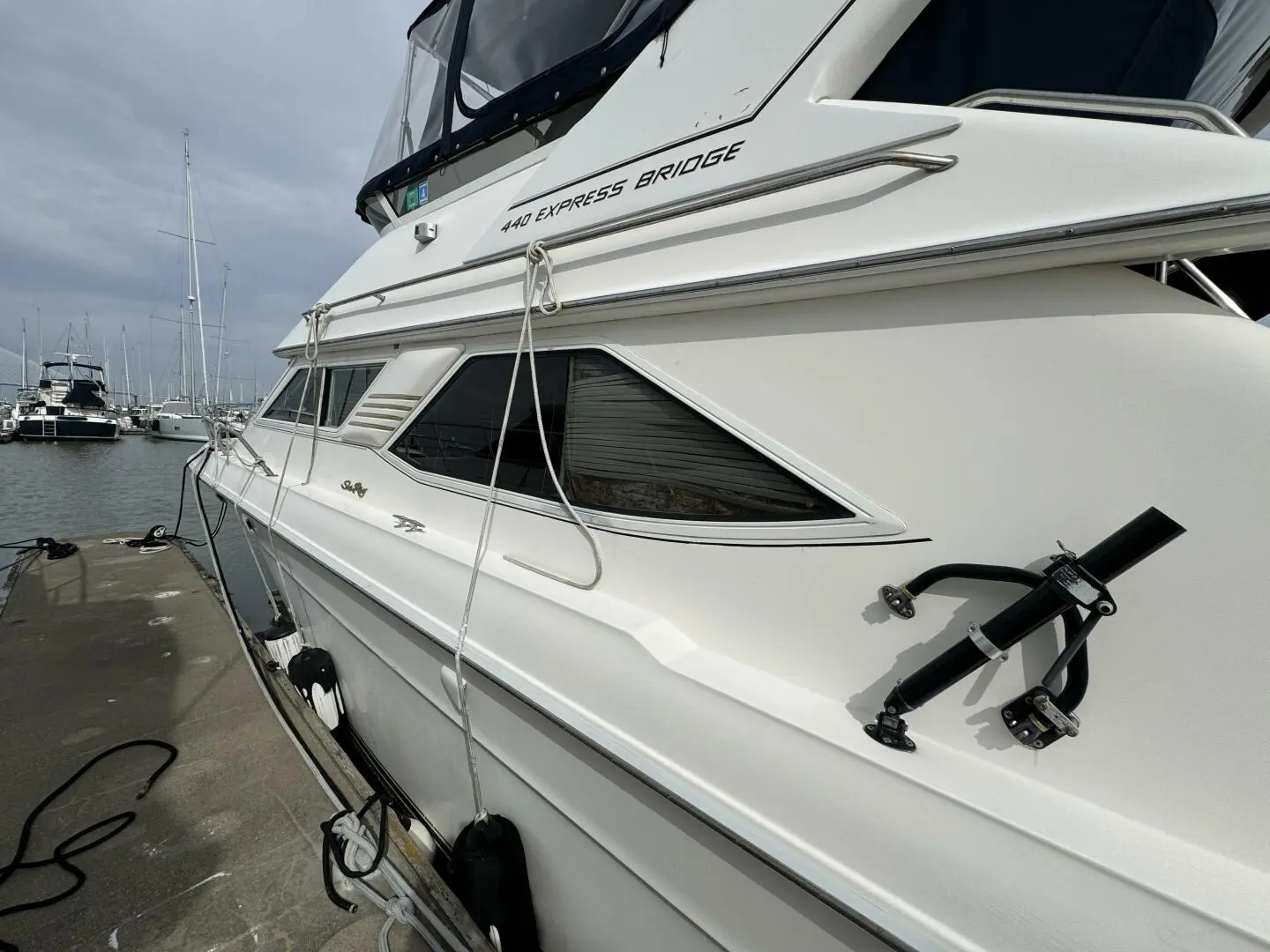 1996 Sea Ray 440 express bridge