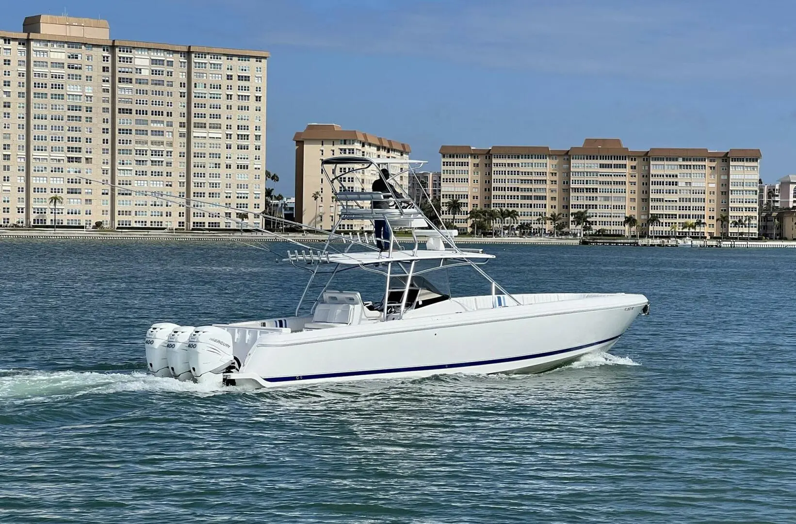 2016 Intrepid 400 center console