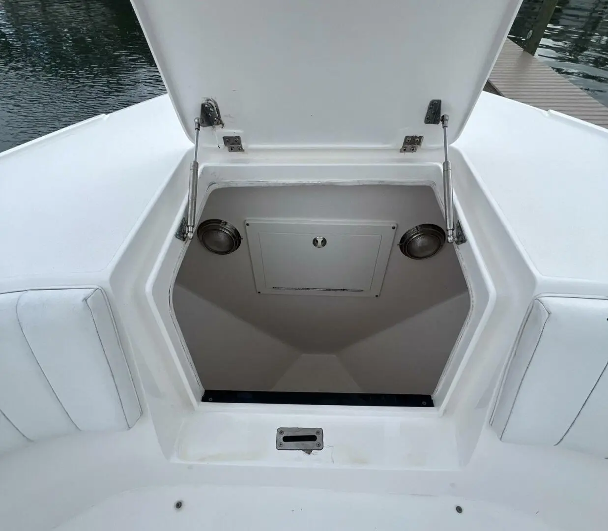 2016 Intrepid 400 center console