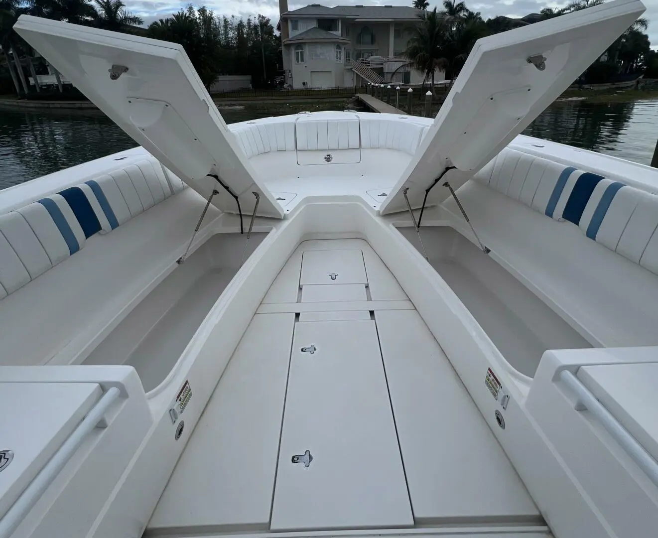 2016 Intrepid 400 center console