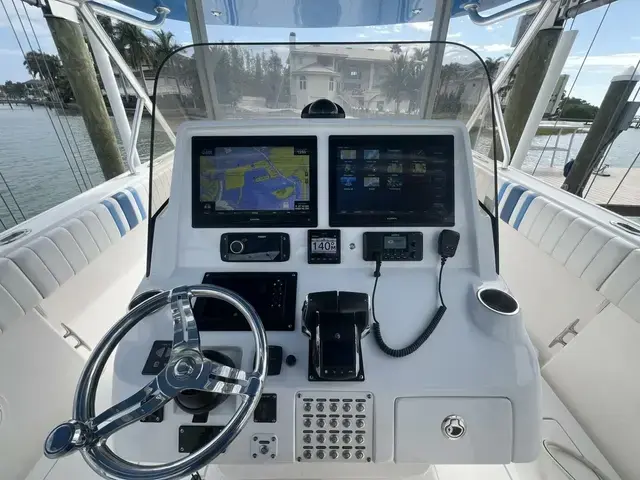 Intrepid 400 Center Console