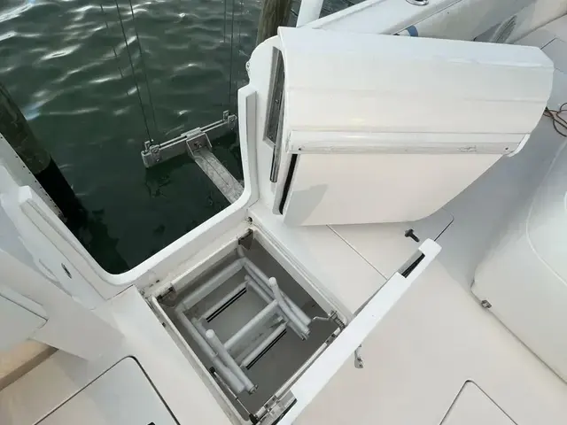 Intrepid 400 Center Console