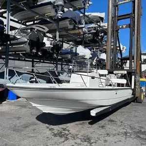 2000 Boston Whaler 220 Dauntless