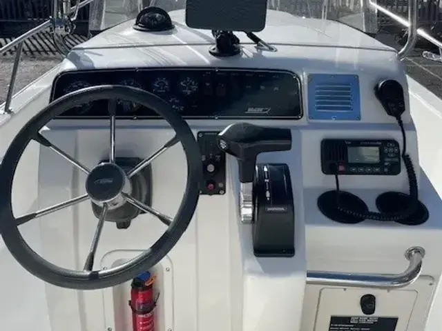 Boston Whaler 220 Dauntless