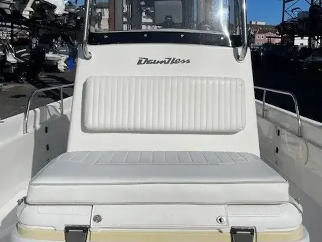 Boston Whaler 220 Dauntless