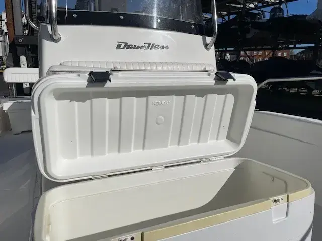 Boston Whaler 220 Dauntless