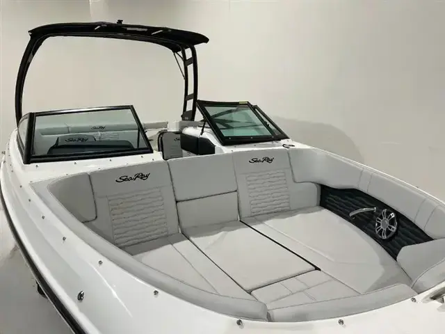 Sea Ray SPX 230