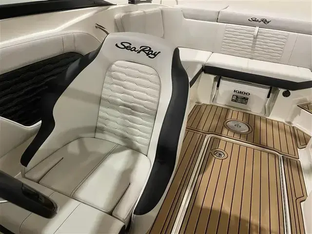 Sea Ray SPX 230