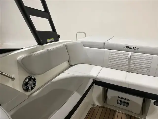 Sea Ray SPX 230