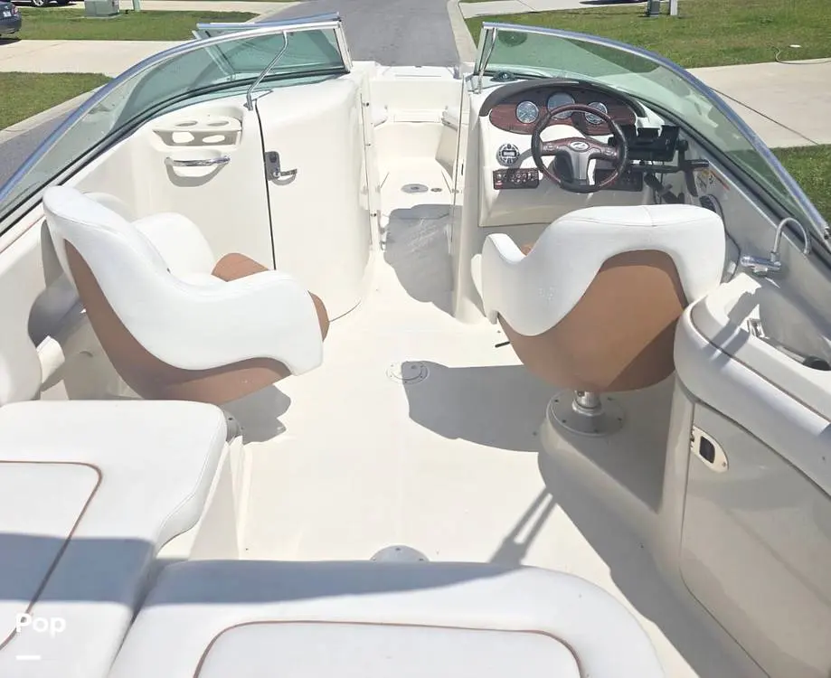 2008 Sea Ray 220 sundeck