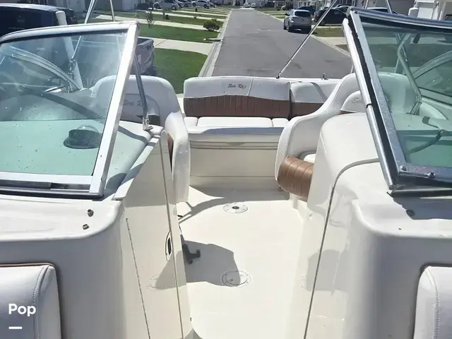 Sea Ray 220 Sundeck