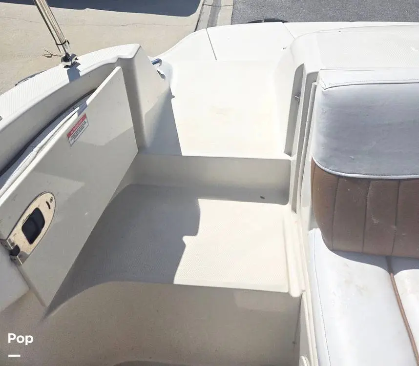 2008 Sea Ray 220 sundeck