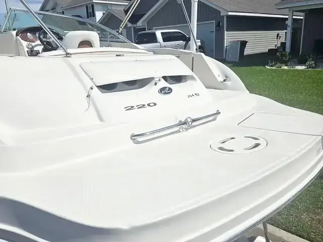 Sea Ray 220 Sundeck