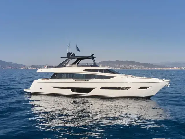 Ferretti Yachts 780