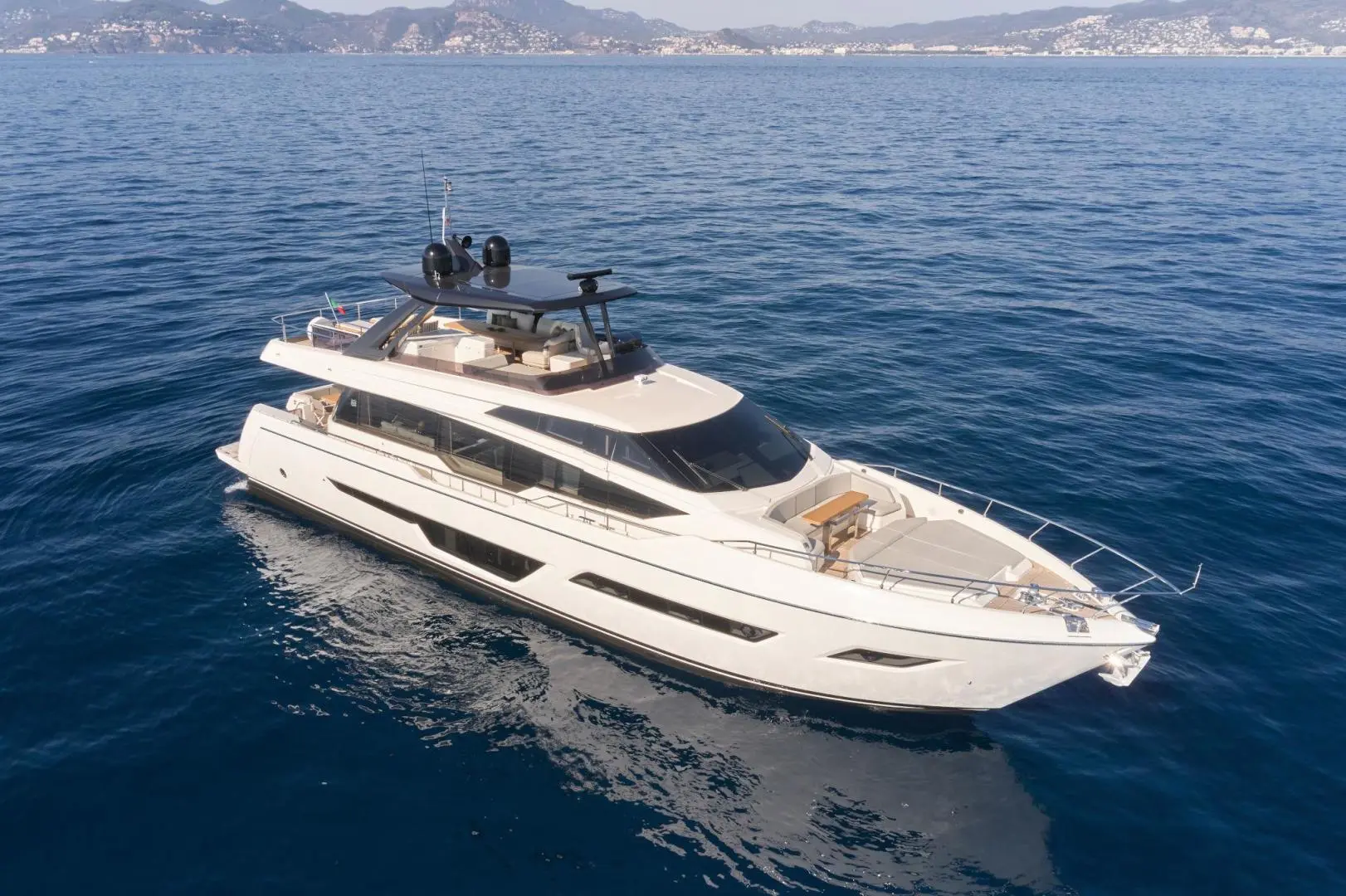 2022 Ferretti 780