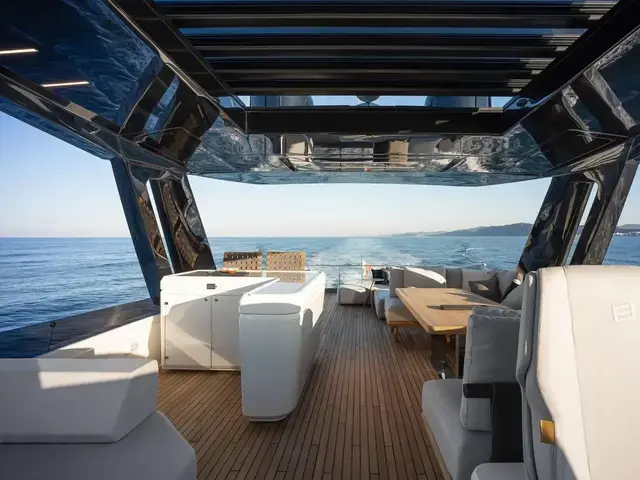 Ferretti Yachts 780