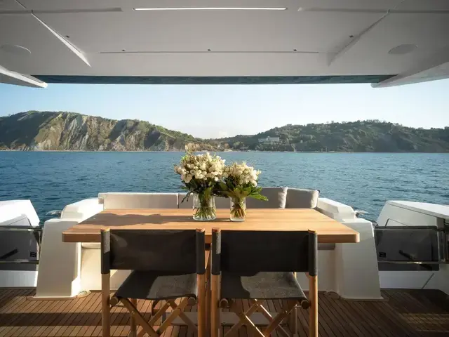 Ferretti Yachts 780