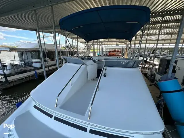 Sea Ray 350 Express Bridge