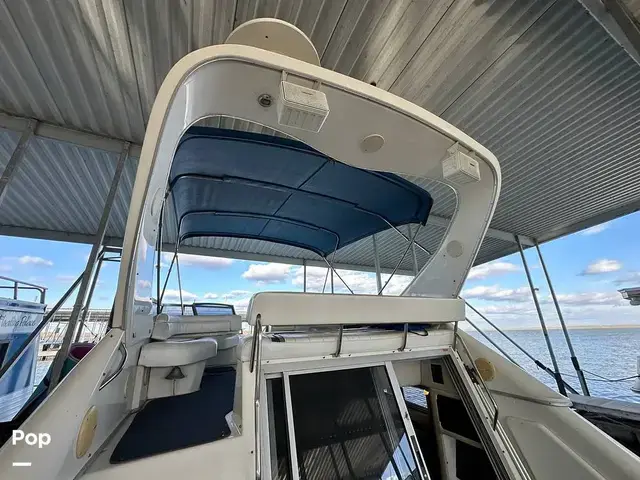 Sea Ray 350 Express Bridge