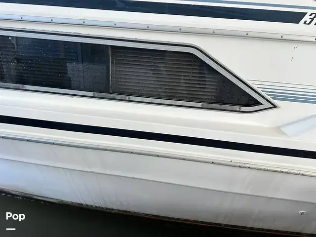 Sea Ray 350 Express Bridge