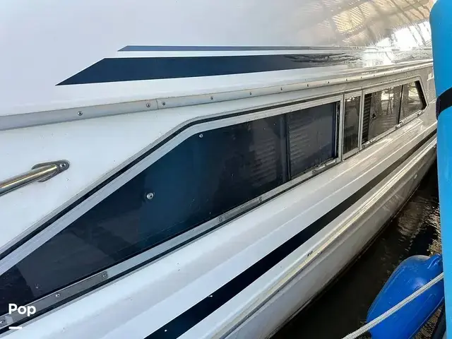 Sea Ray 350 Express Bridge