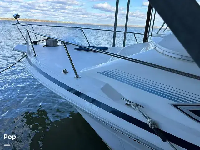 Sea Ray 350 Express Bridge