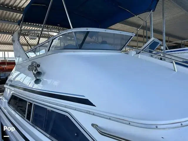 Sea Ray 350 Express Bridge